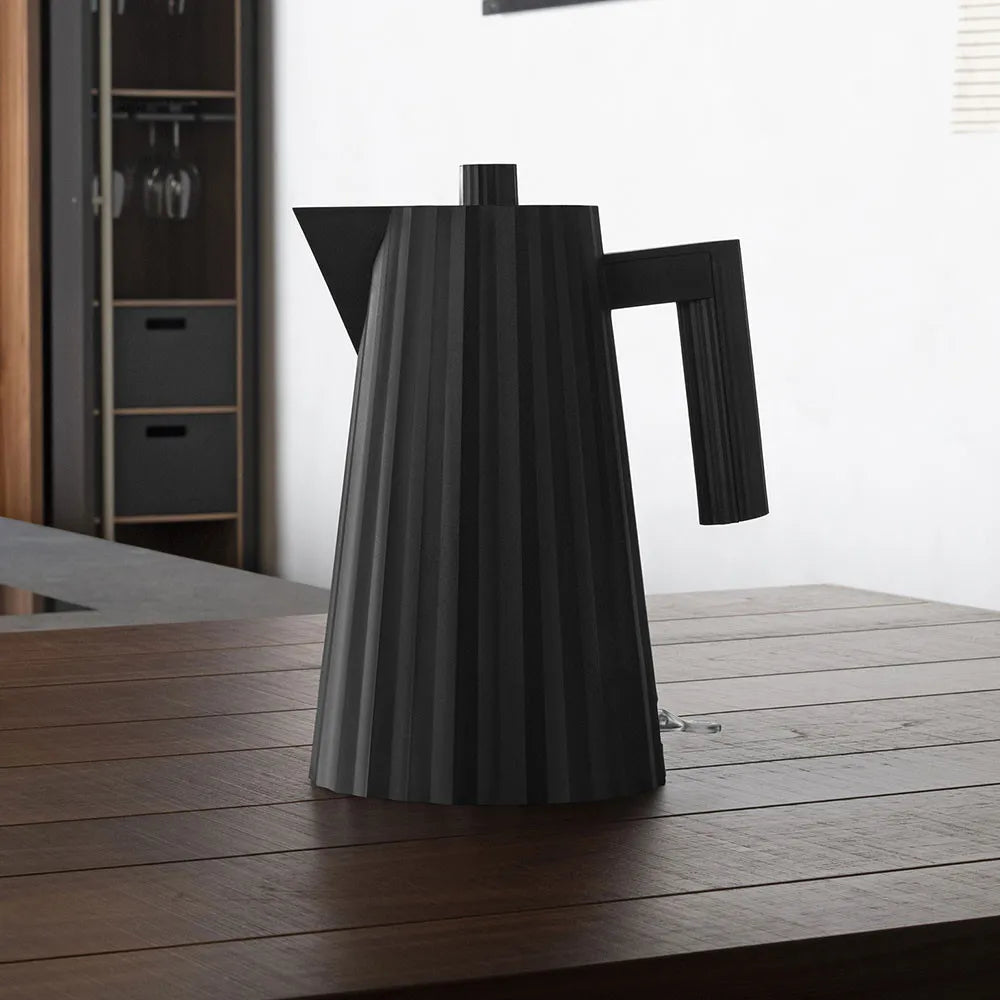 Elektrischer Wasserkocher Alessi Plisse Black, 1,7 l