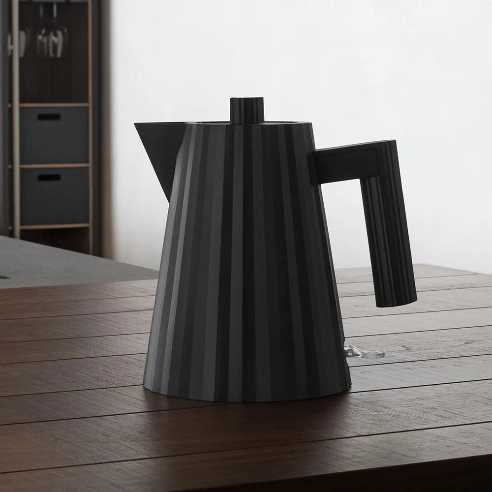 Elektrischer Wasserkocher Alessi Plisse Black, 1 l